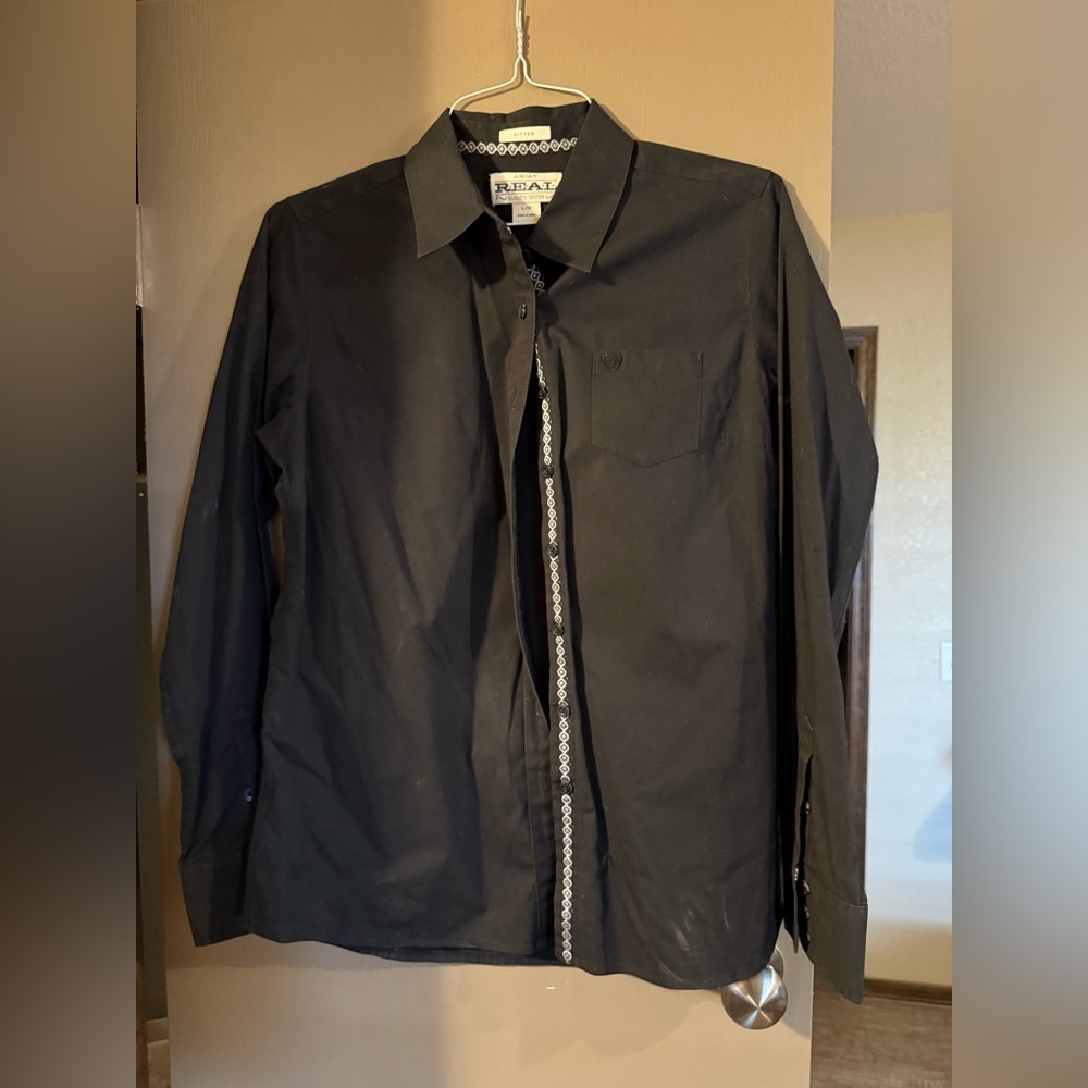 Ariat ladies fitted size L black button down